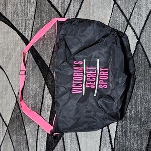 VICTORIA SECRET SPORT 2011 NEON PINK & BLACK SILVER SHINE STRIPE WEEKEND…